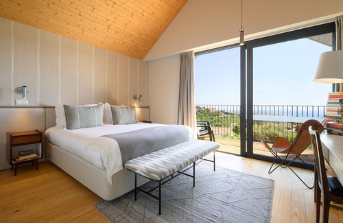 Malveira da Serra Villa | Discover Guincho Floating Book Villa with Private Pool & Spa