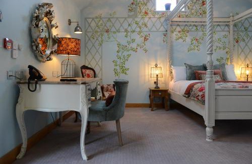 Icklingham Hotel | Discover the Cozy Guinness Arms: 4-Star, Pet-Friendly Stay