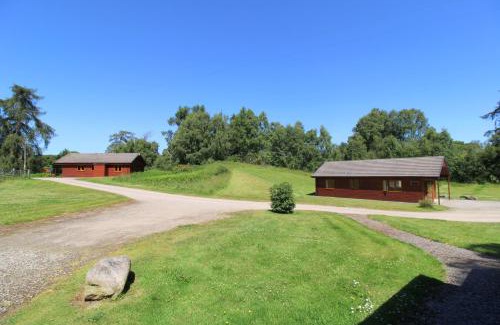 Glen Urquhart Ski Chalet | Top-Rated Chalet Loch Meiklie: Family & Pet-Friendly Retreat