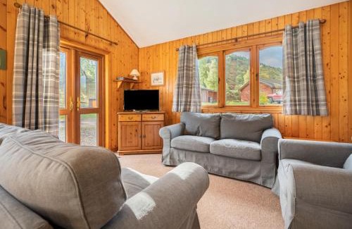 Glen Urquhart Ski Chalet | Top-Rated Chalet Loch Meiklie: Family & Pet-Friendly Retreat