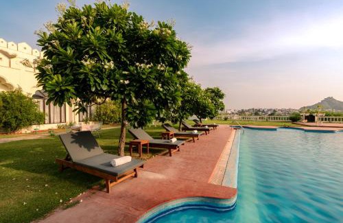 Pushkar Hotel | Gulaab Niwaas Palace: 4-Star Retreat with Oceanfront Bliss