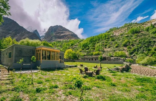 Gulmit Apartment | Gulbast House: Family-Friendly Stay with Breakfast Included