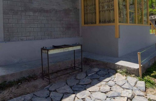 Gulmit Apartment | Gulbast House: Family-Friendly Stay with Breakfast Included