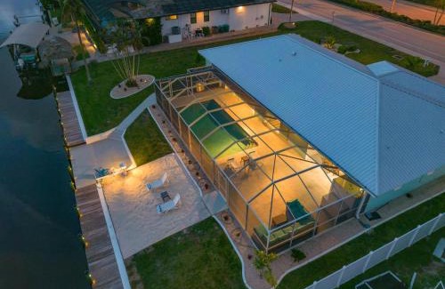 Yacht Club House | Family-Friendly Villa Dolphin Sunset with Pool and Gulf Access