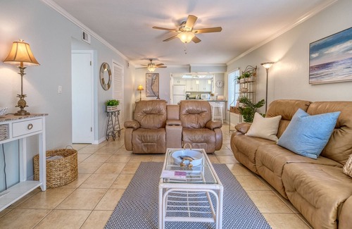 Independence Square Condo | Inviting Gulf Views & Walk to Dining - Guest Rated 9.8!