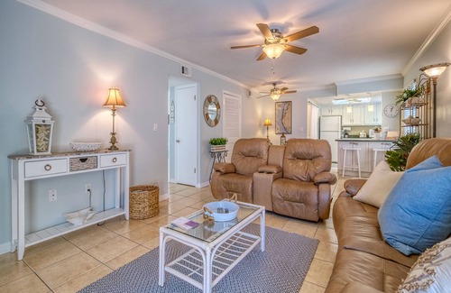 Independence Square Condo | Inviting Gulf Views & Walk to Dining - Guest Rated 9.8!