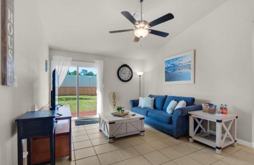 Gulf Breeze Apartment | Gulf Brze Family-Pet Friendly-Near Beaches Shops