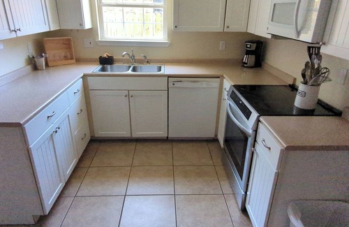 Mary Esther House | Discover Hampton Getaway: Steps from Beach & Pier