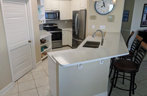 Holiday Isle Condo | Beachfront Condo with Large Balcony & Private Pool Oasis
