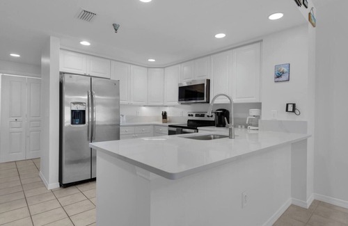 Pensacola Beach Condo | Beachfront Retreat @ Emerald Isle - Steps to the Ocean!