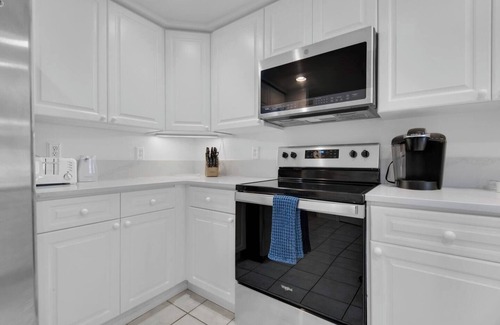 Pensacola Beach Condo | Beachfront Retreat @ Emerald Isle - Steps to the Ocean!