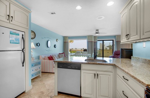 Fort Bay Condo | Beachfront Escape with Pool, Hot Tub & Grill Area