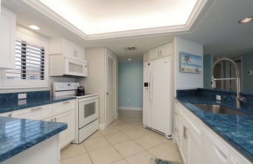 Beachview Country Club Estates Condo | Beachfront Two Bedroom Condo with Den - Sundial L405