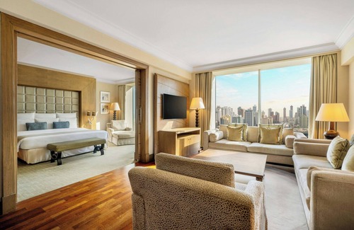 Qudaibiya Hotel | Elegant Gulf Hotel Bahrain: 5-Star Stay with Ocean Views