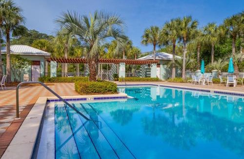 Gulf Place House | Relaxing Gulf Place Courtyard 29 with Pool & Hot Tub