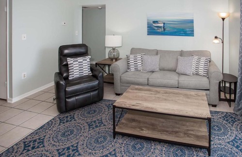 Gulf Shores Apartment | Top-Rated Gulf Shores Surf and Racquet Club 402B Amenities