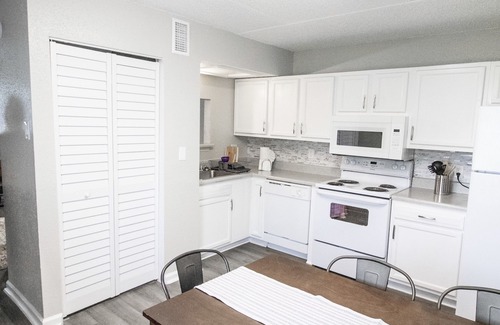 Gulfport Apartment | Inviting Gulfport 2 Bedroom Apartment with Pool & Internet