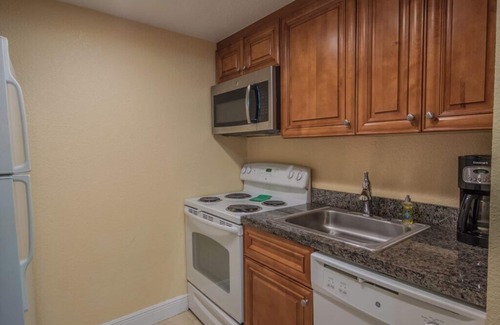 Delray Beach Hotel | Gulfstream Manor: Oceanfront 1 Bedroom with Pool & Spa