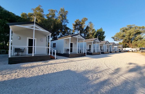 Gulgong Hotel | Gulgong Tourist Park: Kid-Friendly Stay with Great Amenities