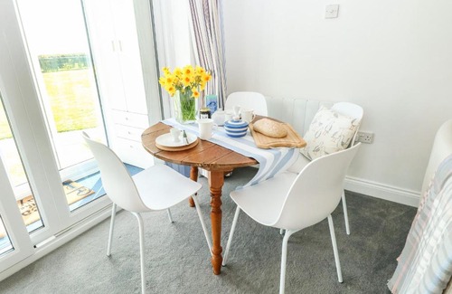 Kessingland House | Cozy Gull Cottage: 4-Star Stay with Pet-Friendly Amenities