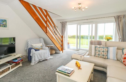 Kessingland House | Cozy Gull Cottage: 4-Star Stay with Pet-Friendly Amenities