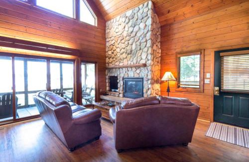 Nisswa House | Exclusive Nisswa Lakefront Cabin with Boat Slip on Gull Lake