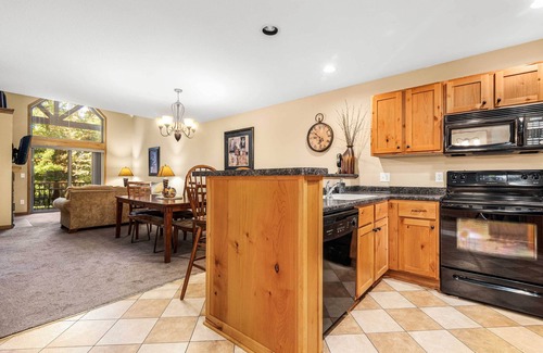 Lake Shore House | Gull Lake Getaway - Guest Rated 9.8 with Pool & Spa!