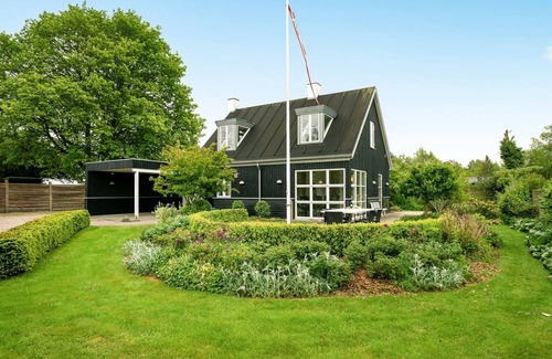 Vejlby Fed House | Gullan Hotel: Oceanfront Retreat with Spa & Family Amenities