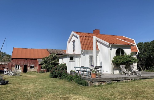 Gullholmen Cottage | Relax in Gullholmen's Beautiful Garden Retreat