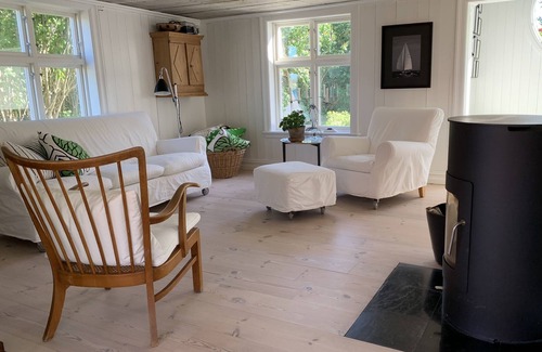 Gullholmen Cottage | Relax in Gullholmen's Beautiful Garden Retreat