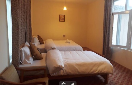 Gulmit Hotel | Explore Gulmit Tourist Inn: Family-Friendly Retreat Awaits