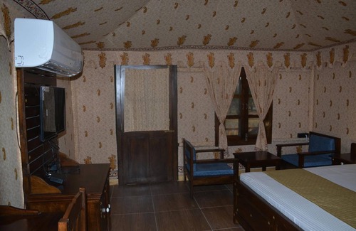 Viratnagar Hotel | Relax at Gulmohar Sariska Resort with Pool and Family Dining