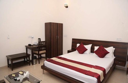 Viratnagar Hotel | Relax at Gulmohar Sariska Resort with Pool and Family Dining