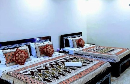 Gulshan-E-Jamal Hotel | Budget-Friendly Gulshan Palace Near Millennium Mall