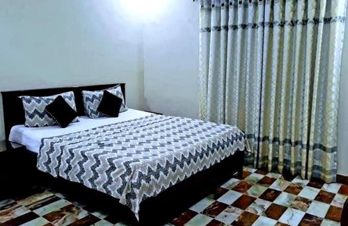 Gulshan-E-Jamal Hotel | Budget-Friendly Gulshan Palace Near Millennium Mall