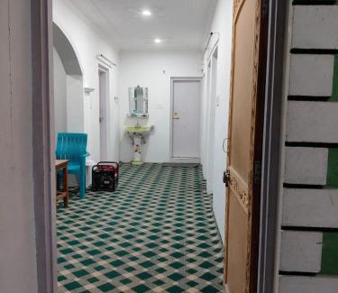 Srinagar Apartment | Cozy Gulzar Guest House with Kitchen & Pet-Friendly Amenities