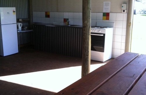 Port Fairy Cabin | Pet-Friendly Getaway at Gum Tree Caravan Park - Rated 9/10