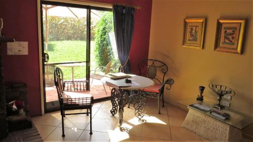 East Barron Bed & Breakfast | Relax at Gumtree on Gillies Bed and Breakfast with Pool