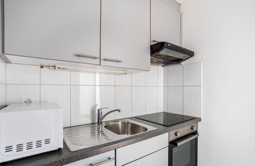 Gundeldingen Apartment | Convenient Gundeldingen Studio Near Train Station
