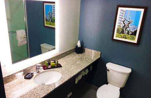 La Crosse Hotel | Guest Rated 9.4: Gundersen Hotel & Suites with Pool Access