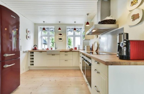 Spodsbjerg House | Relax at Gunhilda: Oceanfront Escape with Pool & Spa