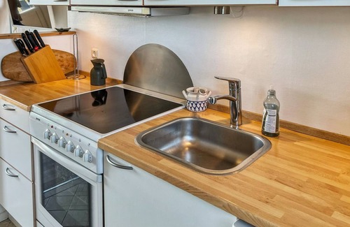 Sandkaas Apartment | Relax at Gunhilde: Poolside Retreat Near the Ocean