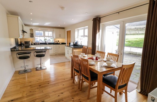 Enniskillen Cottage | GUNN'S COTTAGE: Pet-Friendly Retreat with Open Fire