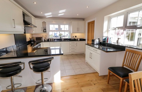 Enniskillen Cottage | GUNN'S COTTAGE: Pet-Friendly Retreat with Open Fire