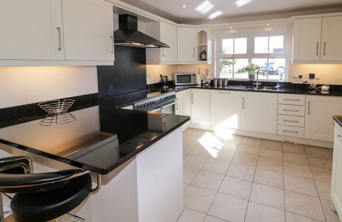 Enniskillen Cottage | GUNN'S COTTAGE: Pet-Friendly Retreat with Open Fire