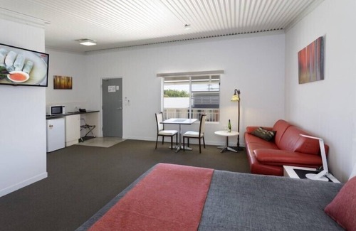 Gunnedah Hotel | Discover Comfort at Gunnedah Lodge Motel - Rated 9.6/10