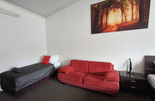 Gunnedah Hotel | Discover Comfort at Gunnedah Lodge Motel - Rated 9.6/10