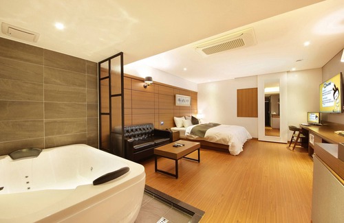 Gunsan Hotel | Eco-Friendly Gunsan CAR Self Check-in Motel with Breakfast