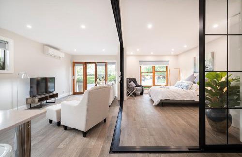 Scone Apartment | Stylish Gunsynd Studio Apartment - Perfect for Families