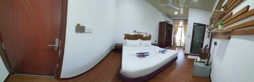 Guraidhoo House | Experience Guraidhoo Palm Inn with Private Beach Access